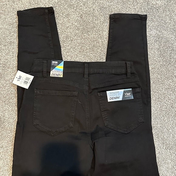 *SALE* YMI Mid- Rise Skinny Jeans - Picture 4 of 5
